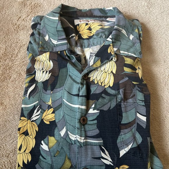 Tommy Bahama Hawaiian Shirt Size XL - Picture 7 of 7
